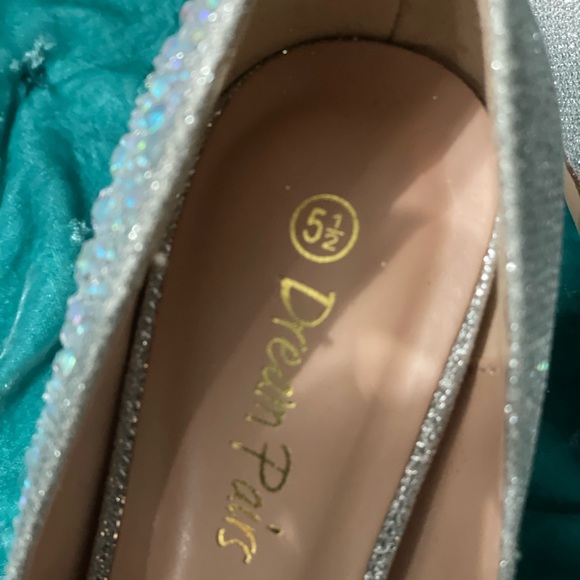 NEW Silver Heels with iridescent gems. Dream Pair size 5 1/2 - Picture 9 of 11